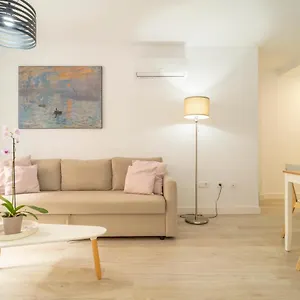 https://apartamento-malaga-beach-center-bc.1costadelsol.com